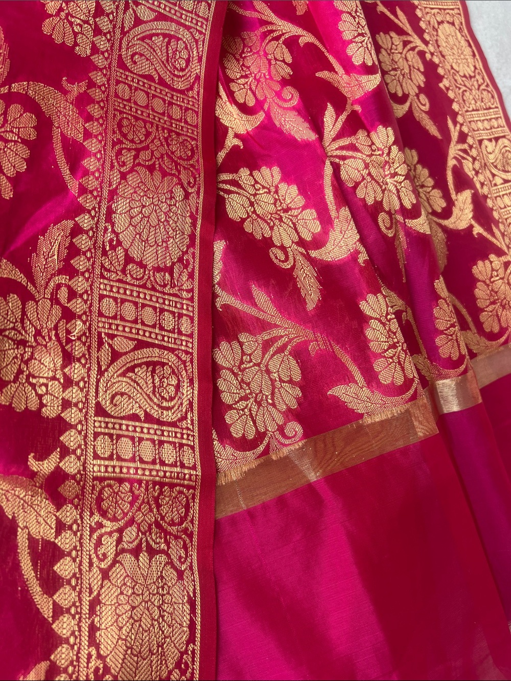 NWOT Vibrant Pink and Gold Woven Floral scarf Dupatta stole shawl